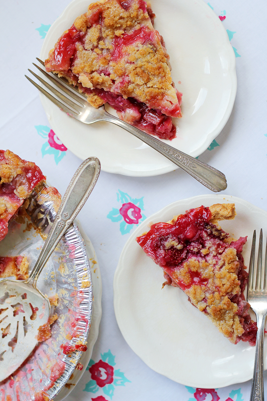 Strawberry Rhubarb Pie | Splash of Something